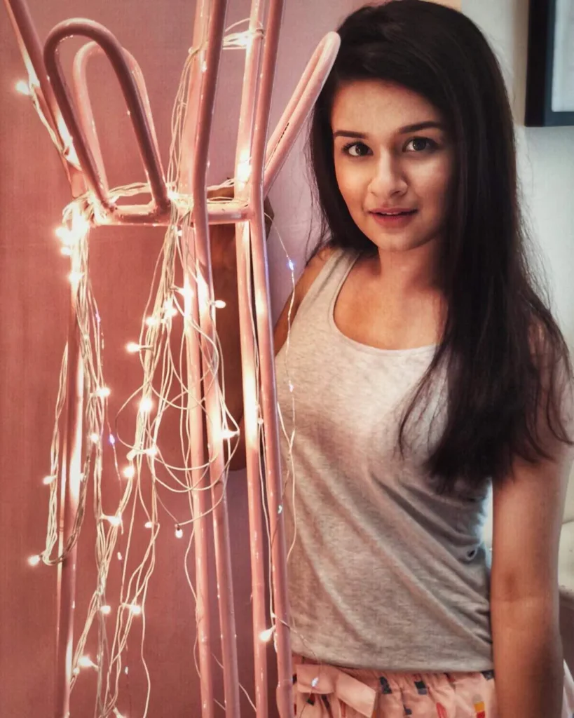 what is the age of avneet kaur?