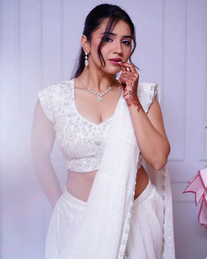 roshni walia hot in white saree